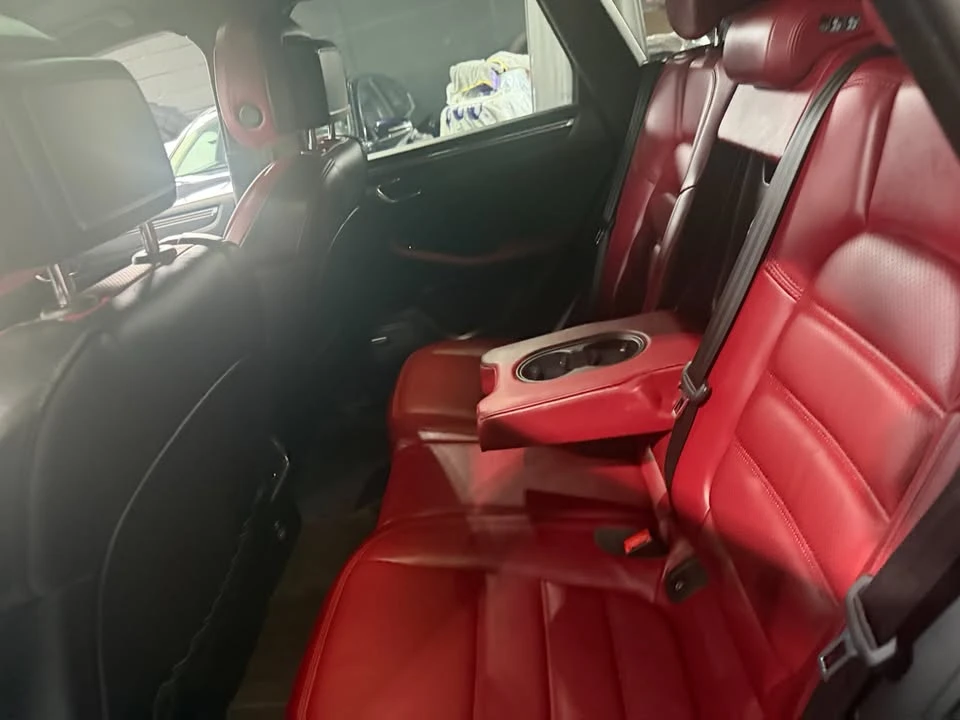 2022 Porsche Macan - Image 9 of 11
