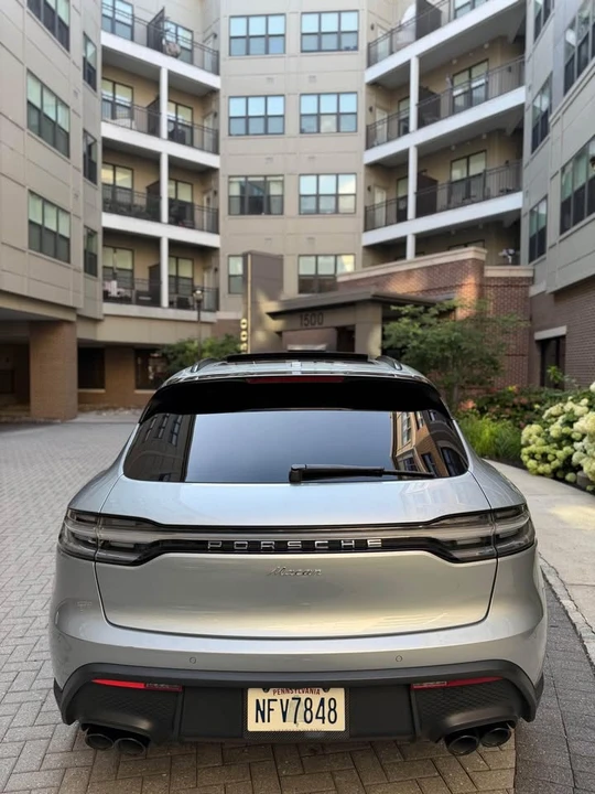2022 Porsche Macan - Image 10 of 19