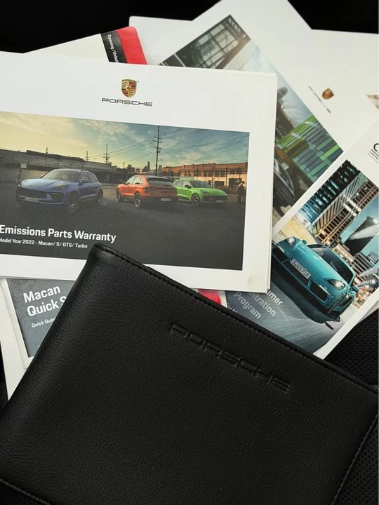 2022 Porsche Macan - Image 18 of 19