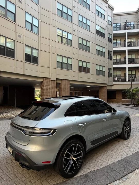 2022 Porsche Macan - Image 11 of 19