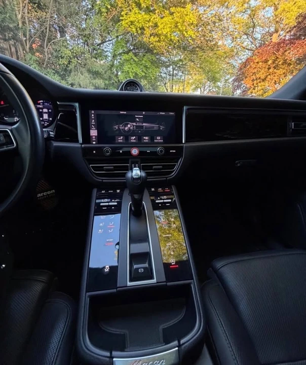 2022 Porsche Macan - Image 13 of 19
