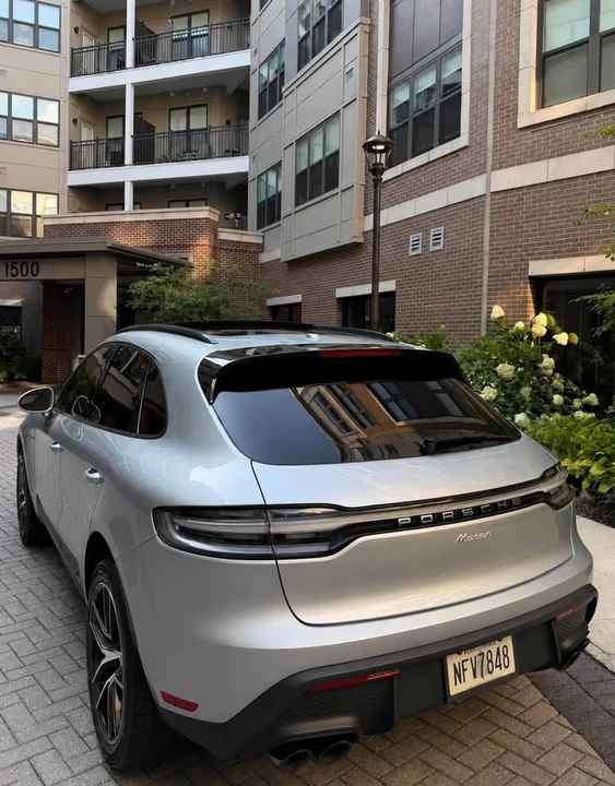 2022 Porsche Macan - Image 12 of 19