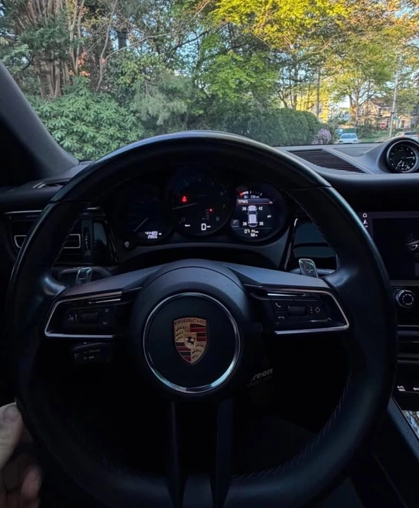 2022 Porsche Macan - Image 14 of 19