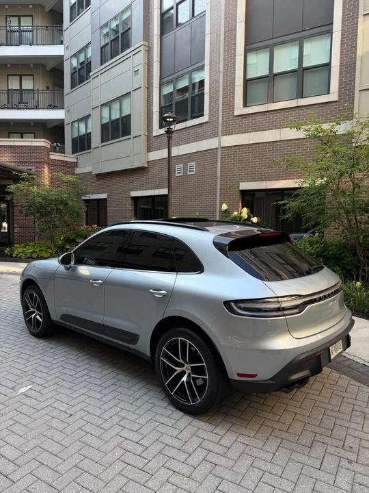 2022 Porsche Macan - Image 3 of 19