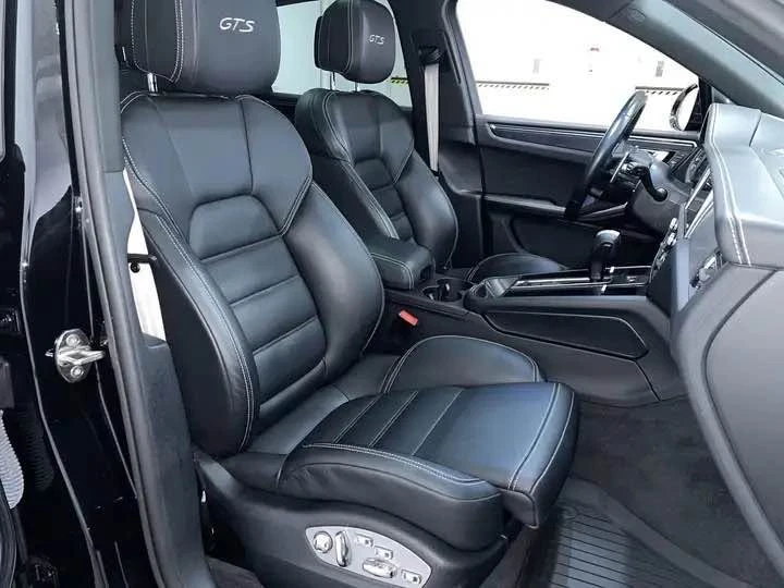2022 Porsche Macan - Image 13 of 14
