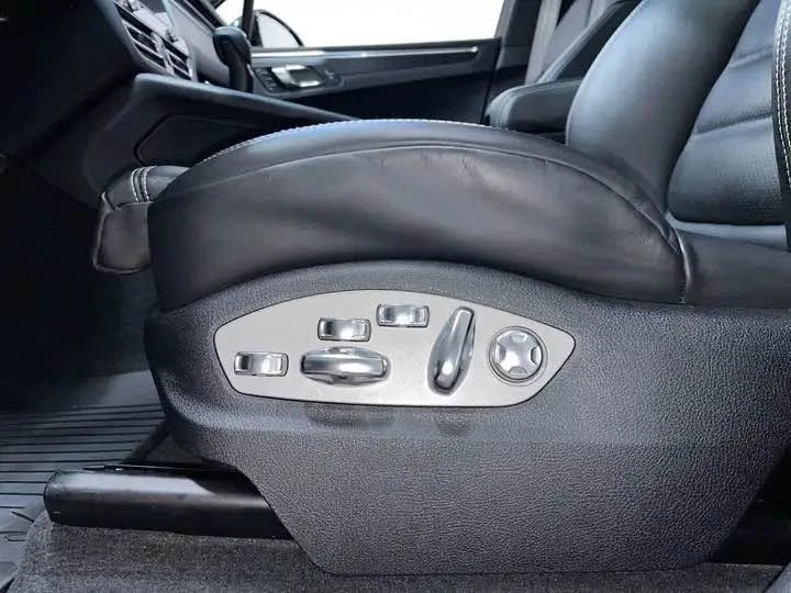 2022 Porsche Macan - Image 8 of 14