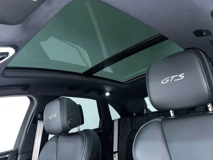 2022 Porsche Macan - Image 10 of 14