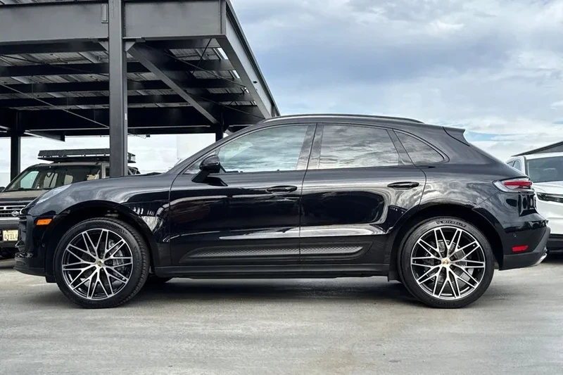 2022 Porsche Macan - Image 6 of 20
