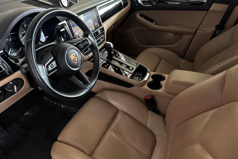 2022 Porsche Macan - Image 9 of 20