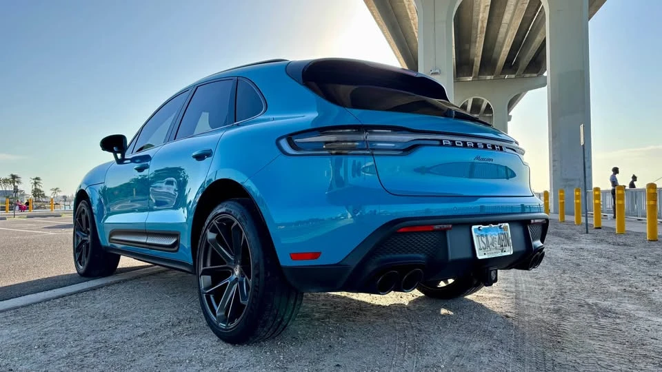 2022 Porsche Macan - Image 15 of 17
