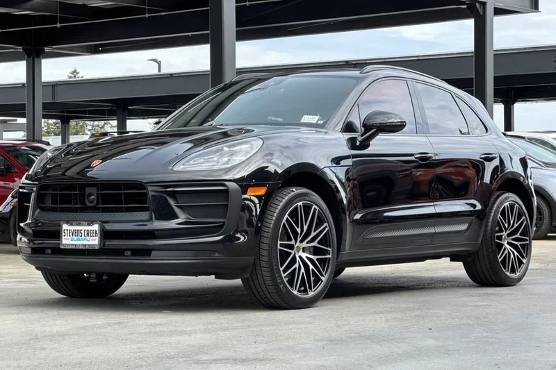 2022 Porsche Macan - Image 7 of 20