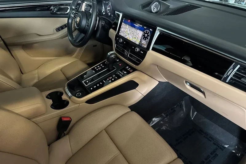 2022 Porsche Macan - Image 13 of 20
