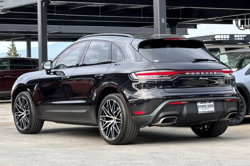 2022 Porsche Macan - Image 5 of 20