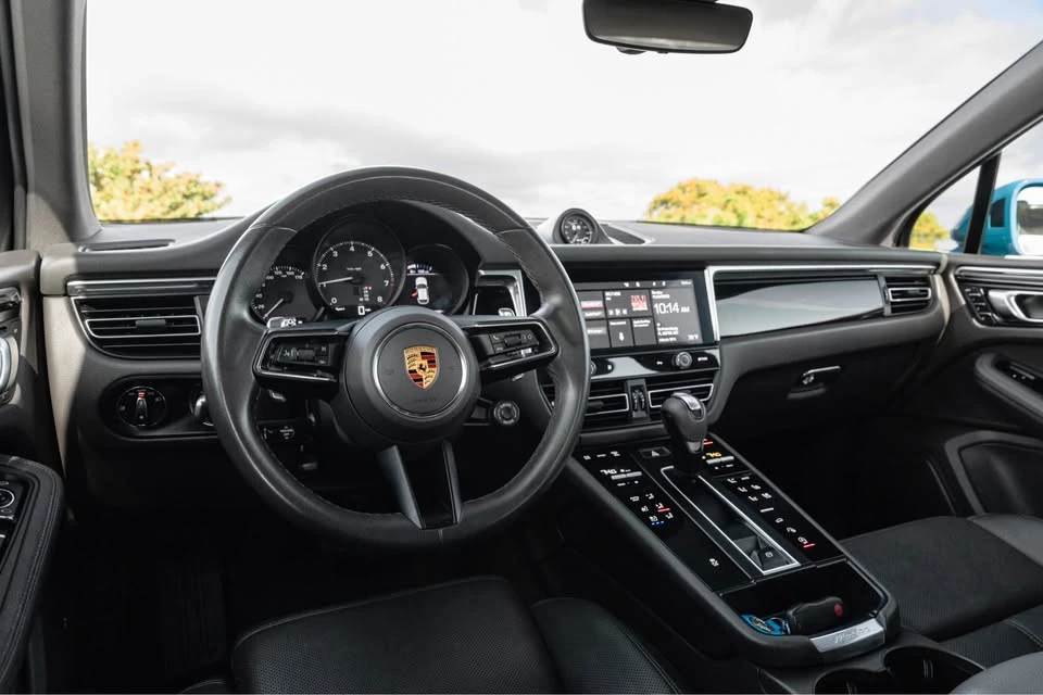 2022 Porsche Macan - Image 2 of 17