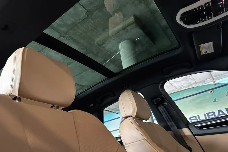 2022 Porsche Macan - Image 14 of 20