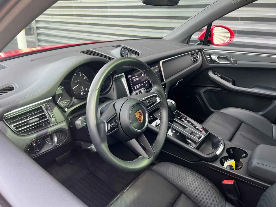 2022 Porsche Macan - Image 7 of 15