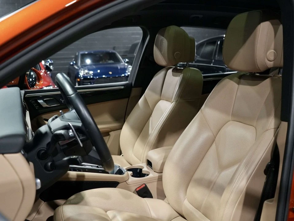 2022 Porsche Macan - Image 11 of 17