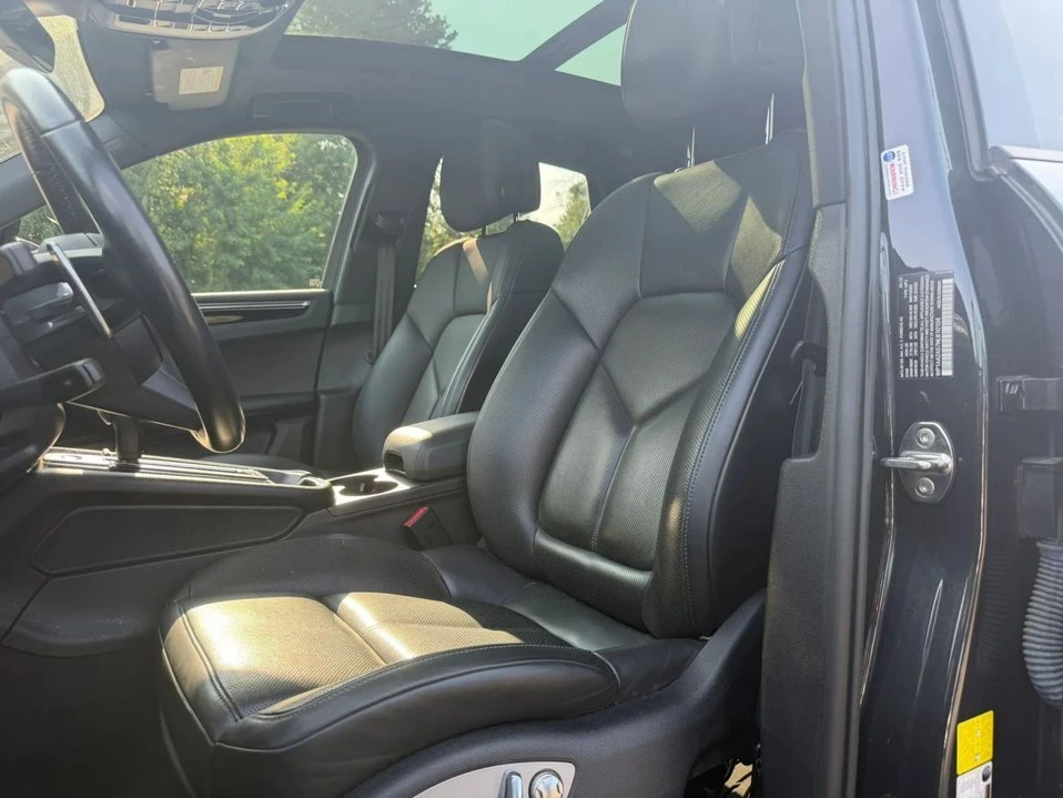 2022 Porsche Macan - Image 11 of 20