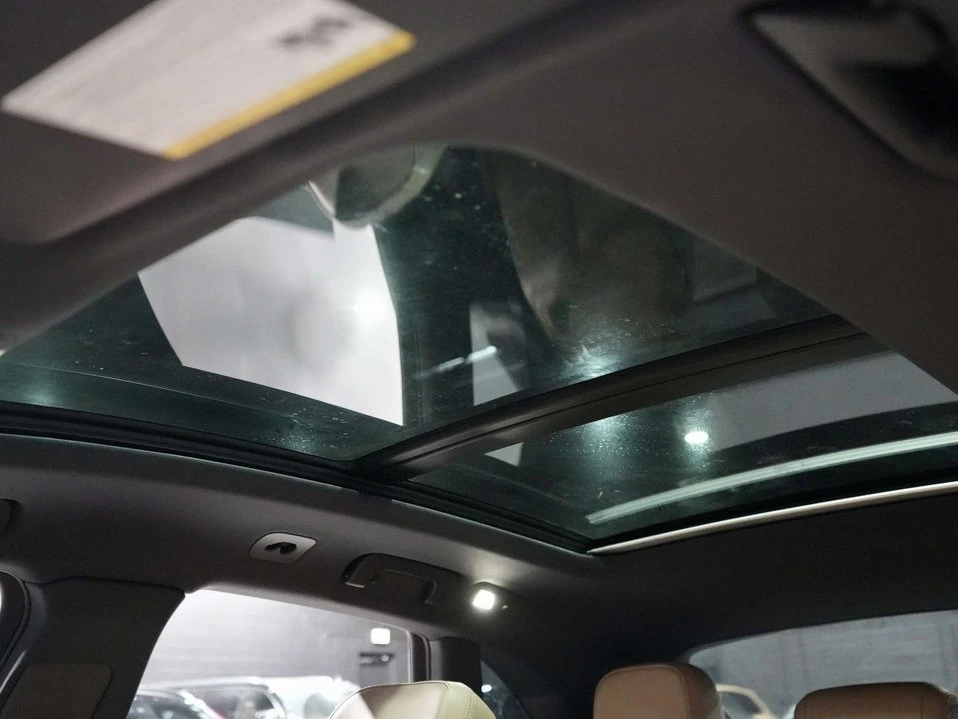 2022 Porsche Macan - Image 13 of 17