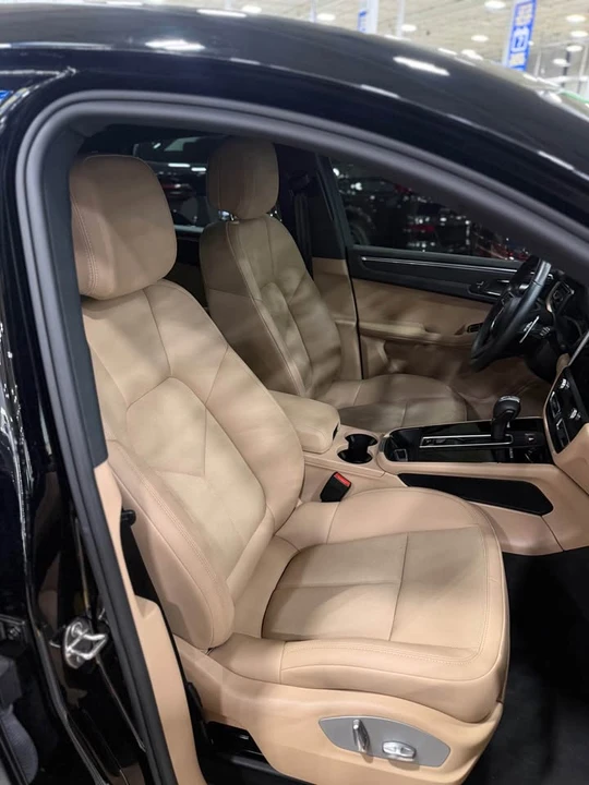 2022 Porsche Macan - Image 8 of 9