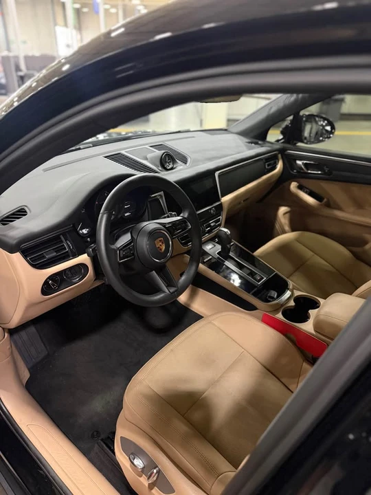 2022 Porsche Macan - Image 4 of 9