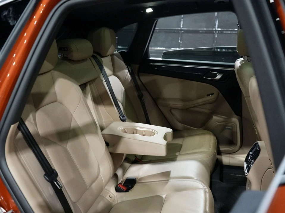 2022 Porsche Macan - Image 12 of 17