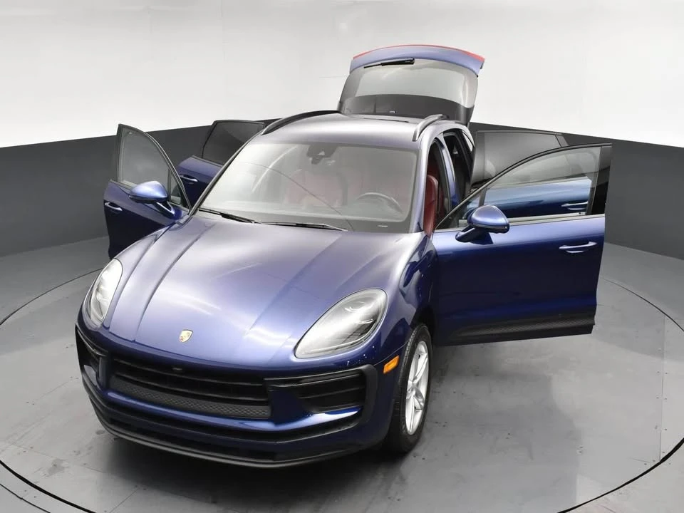 2022 Porsche Macan - Image 16 of 17