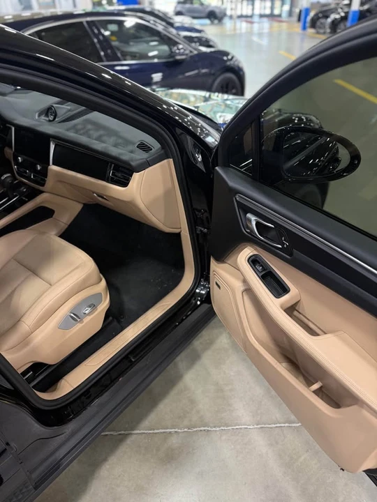 2022 Porsche Macan - Image 6 of 9