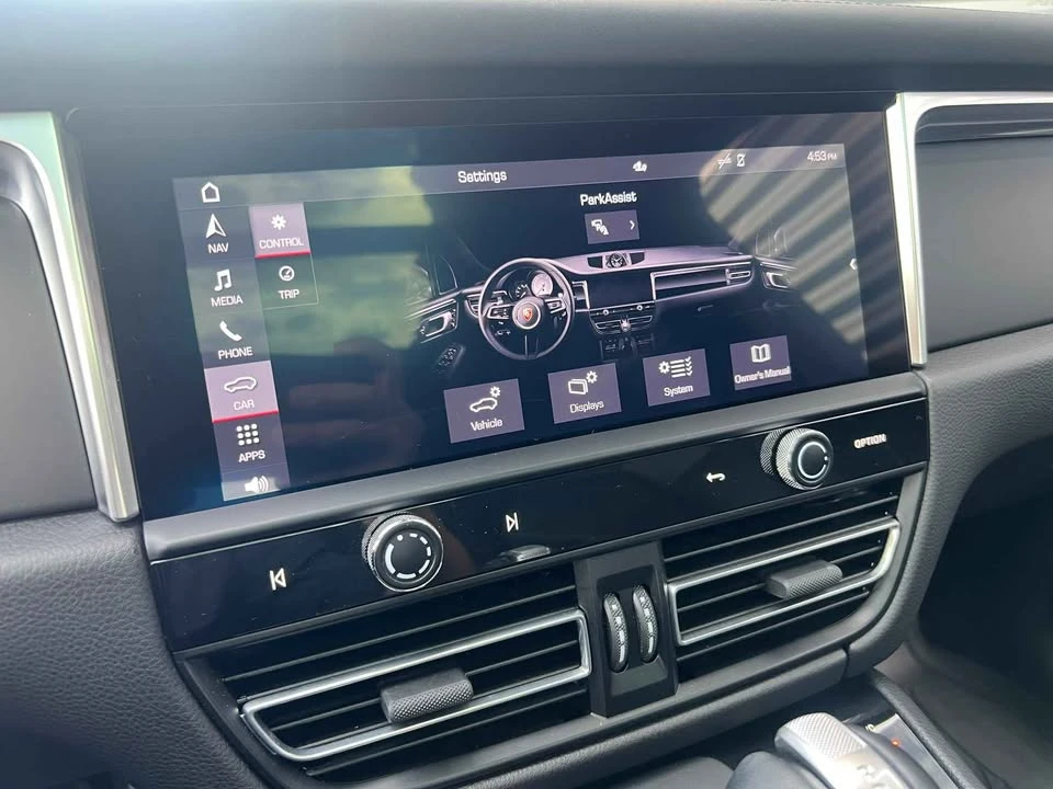 2022 Porsche Macan - Image 14 of 15