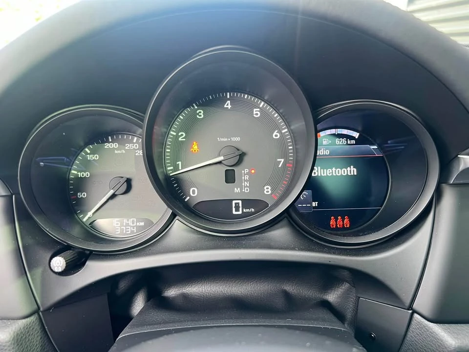 2022 Porsche Macan - Image 9 of 11