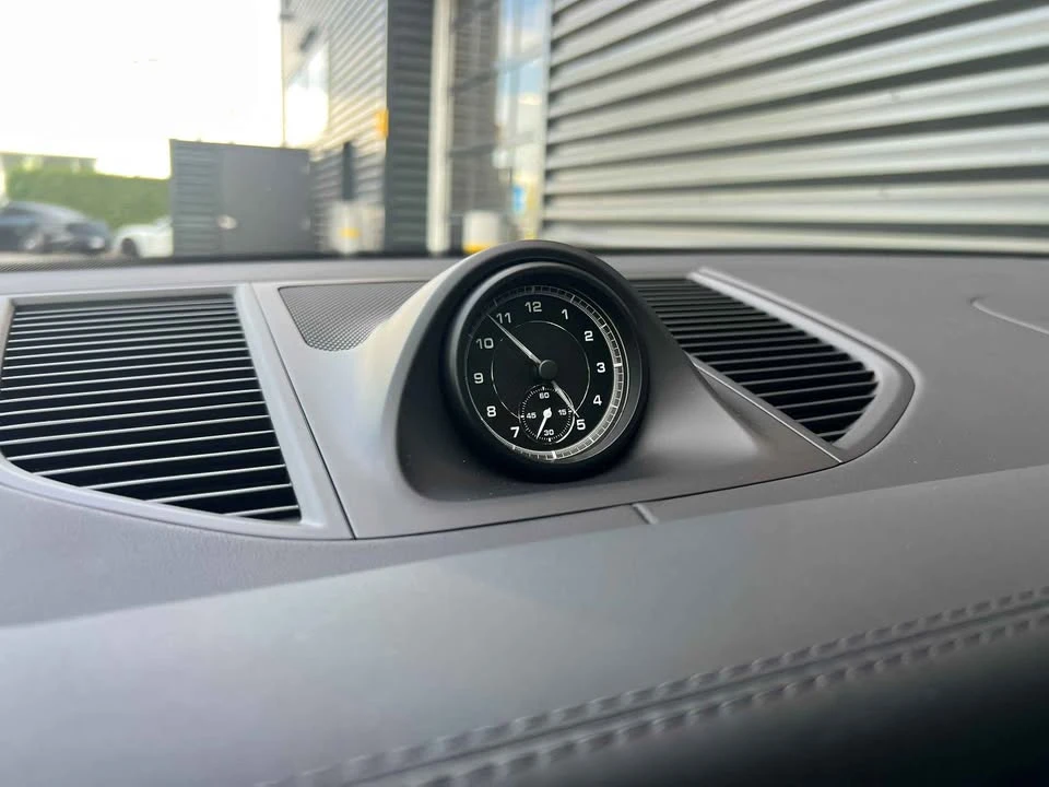2022 Porsche Macan - Image 13 of 15