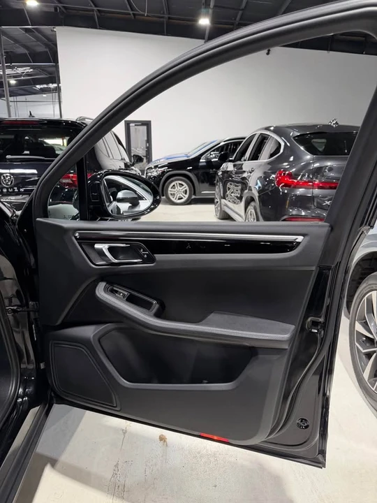 2022 Porsche Macan - Image 11 of 16