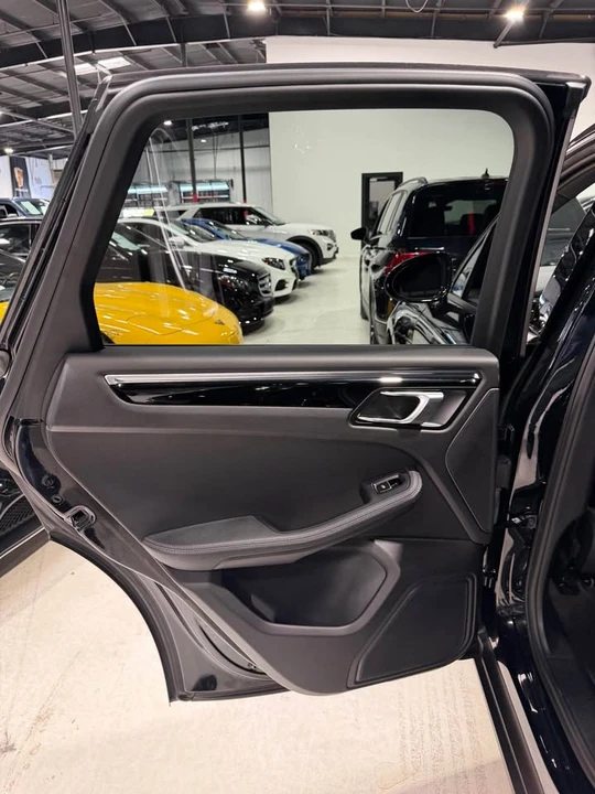2022 Porsche Macan - Image 8 of 16