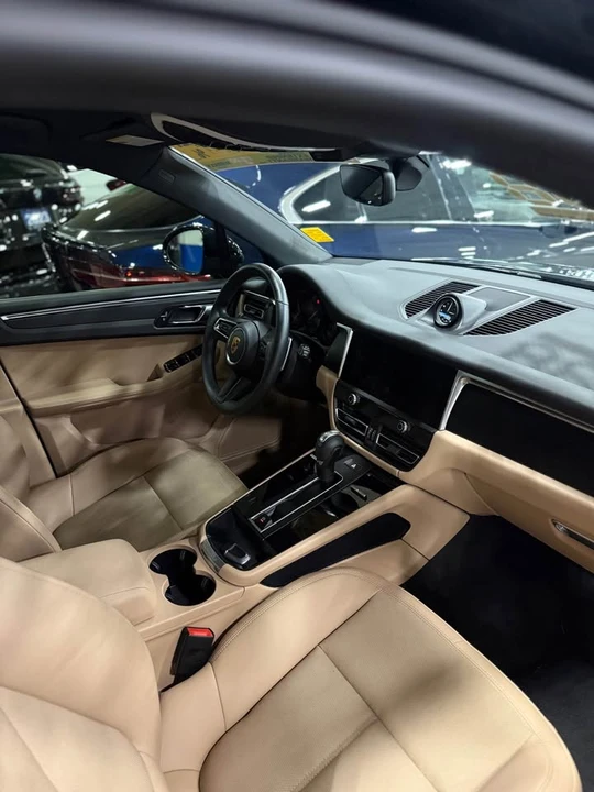 2022 Porsche Macan - Image 5 of 9