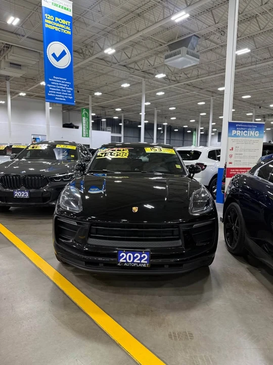 2022 Porsche Macan - Image 2 of 9
