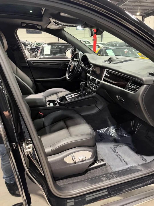 2022 Porsche Macan - Image 12 of 16