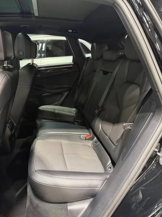 2022 Porsche Macan - Image 10 of 16