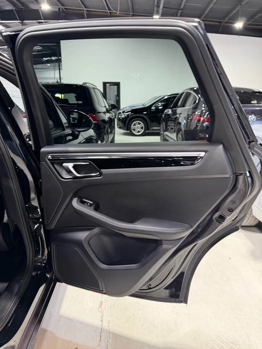 2022 Porsche Macan - Image 14 of 16