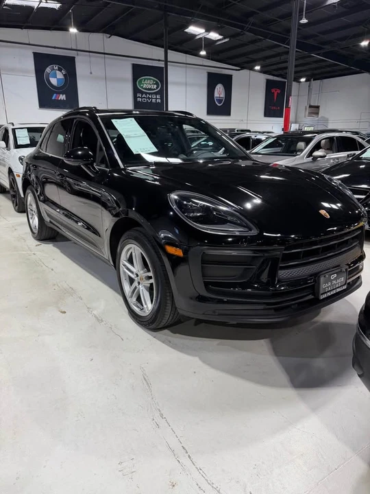 2022 Porsche Macan - Image 2 of 16
