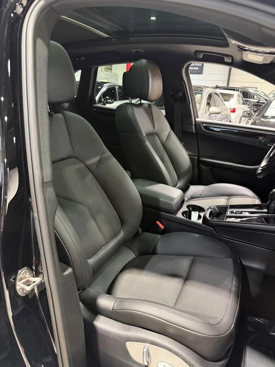 2022 Porsche Macan - Image 13 of 16