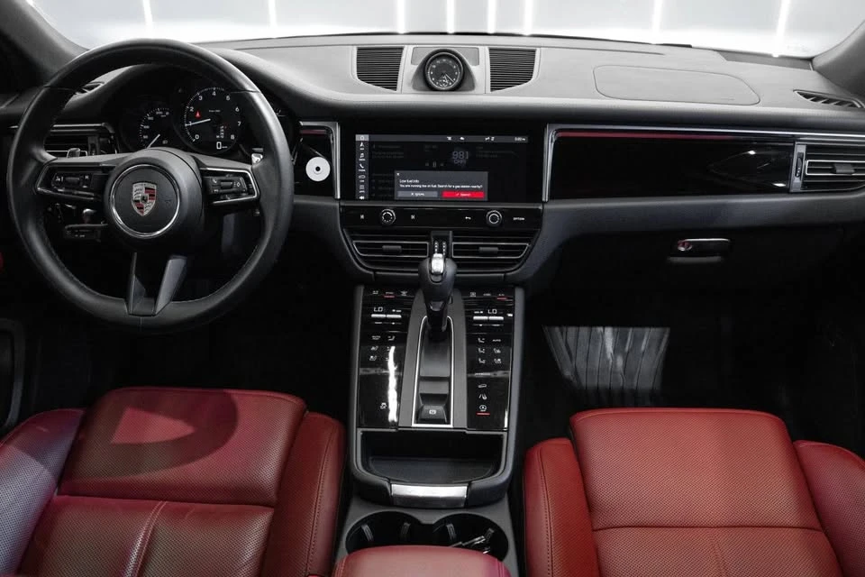 2022 Porsche Macan - Image 9 of 14