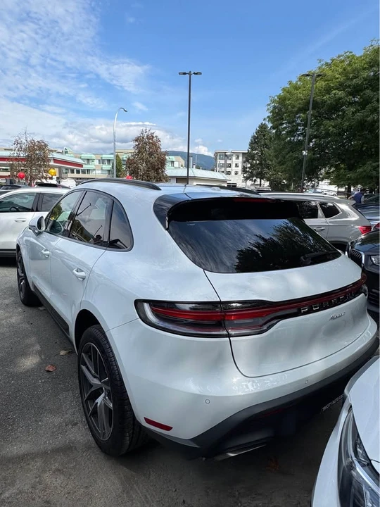 2022 Porsche Macan - Image 5 of 6