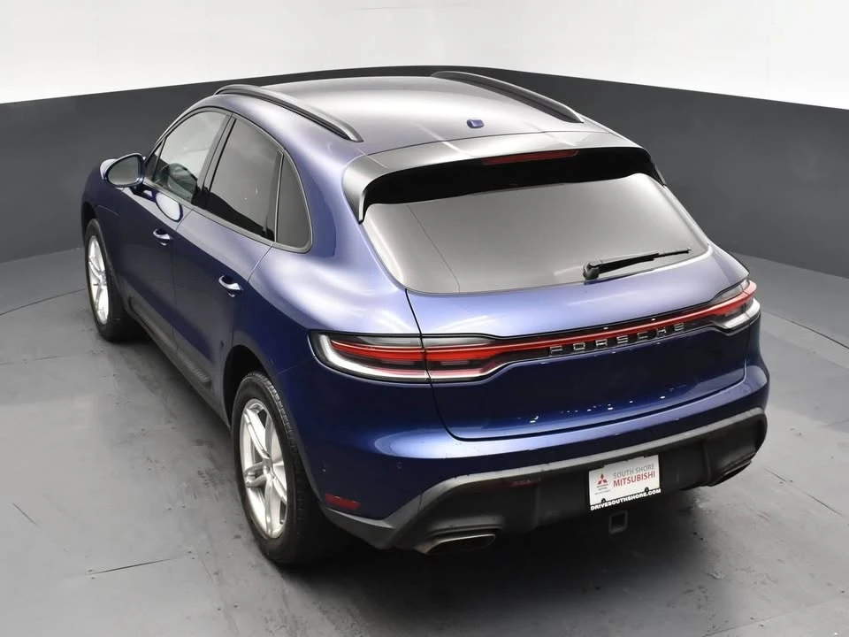 2022 Porsche Macan - Image 11 of 17