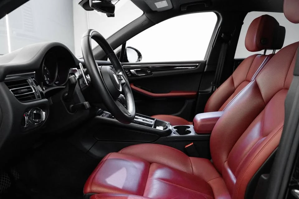 2022 Porsche Macan - Image 10 of 14