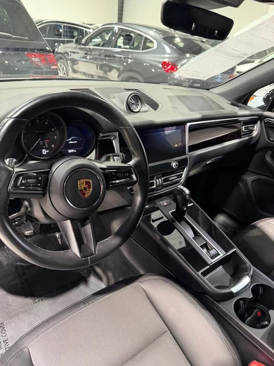 2022 Porsche Macan - Image 7 of 16