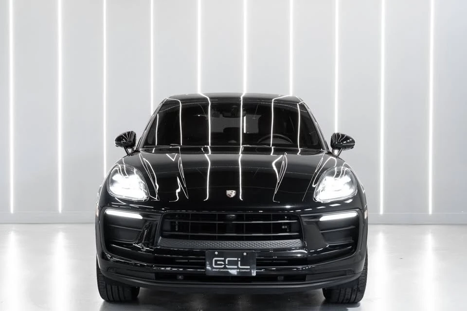 2022 Porsche Macan - Image 2 of 14