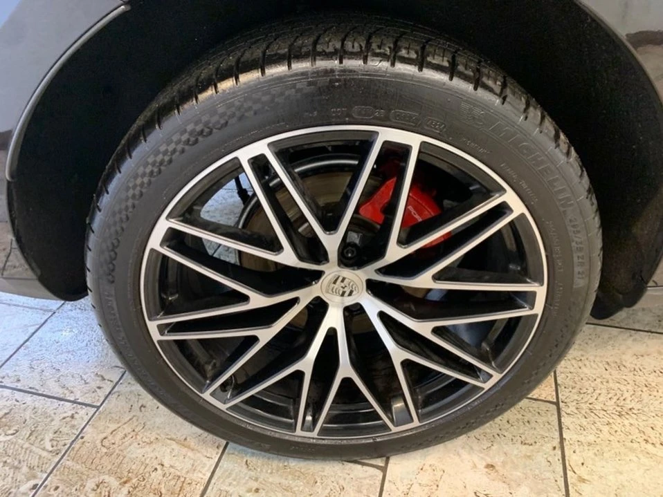 2022 Porsche Macan - Image 15 of 20