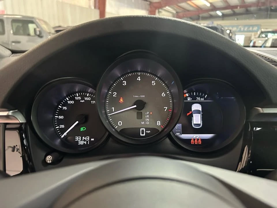 2022 Porsche Macan - Image 18 of 20