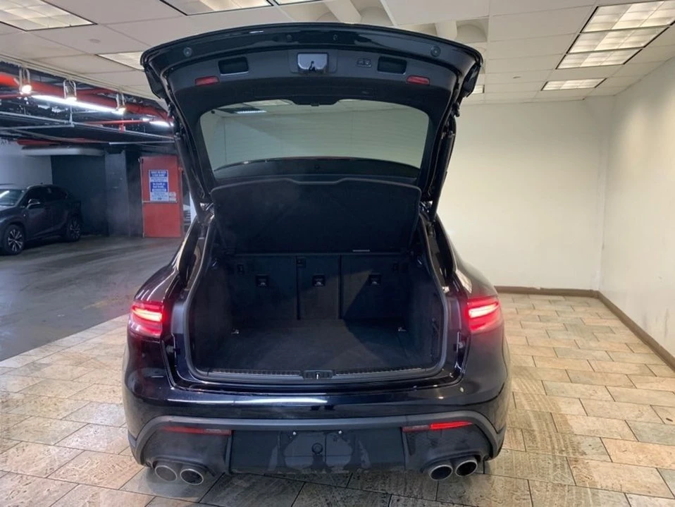 2022 Porsche Macan - Image 8 of 20