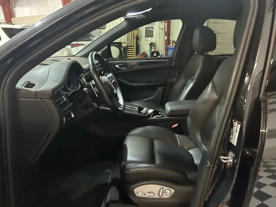 2022 Porsche Macan - Image 10 of 20